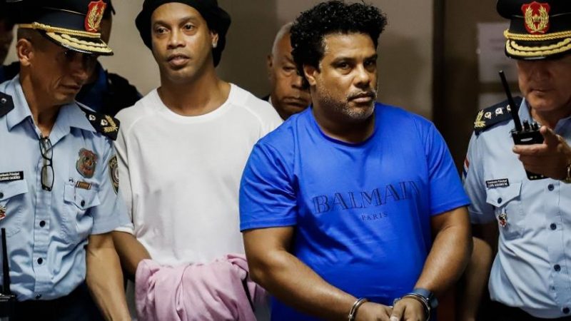 La Justicia Paraguaya ratificó la prisión preventiva de Ronaldinho y su hermano por “riesgo de fuga”